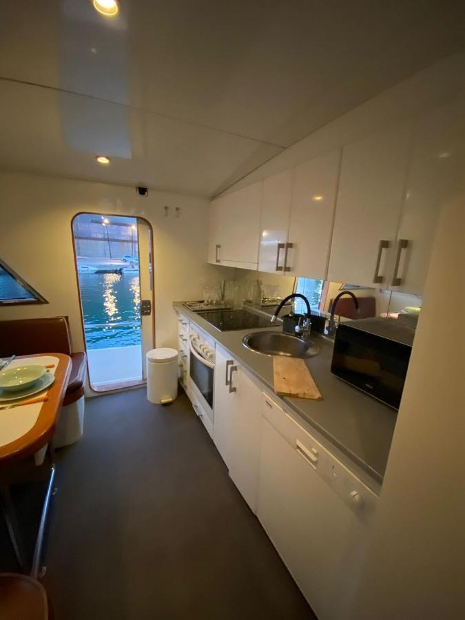 Amazing Boat To Sleep In Barcelona Hotel Сант Адриа де Бесос Екстериор снимка