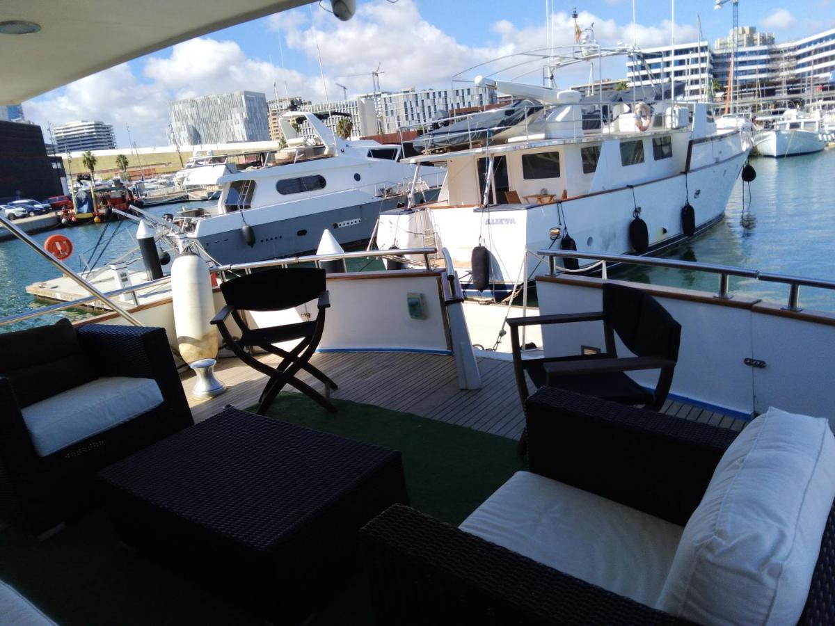 Amazing Boat To Sleep In Barcelona Hotel Сант Адриа де Бесос Екстериор снимка