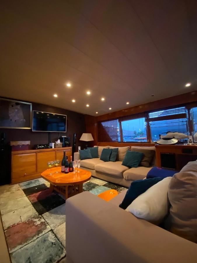 Amazing Boat To Sleep In Barcelona Hotel Сант Адриа де Бесос Екстериор снимка