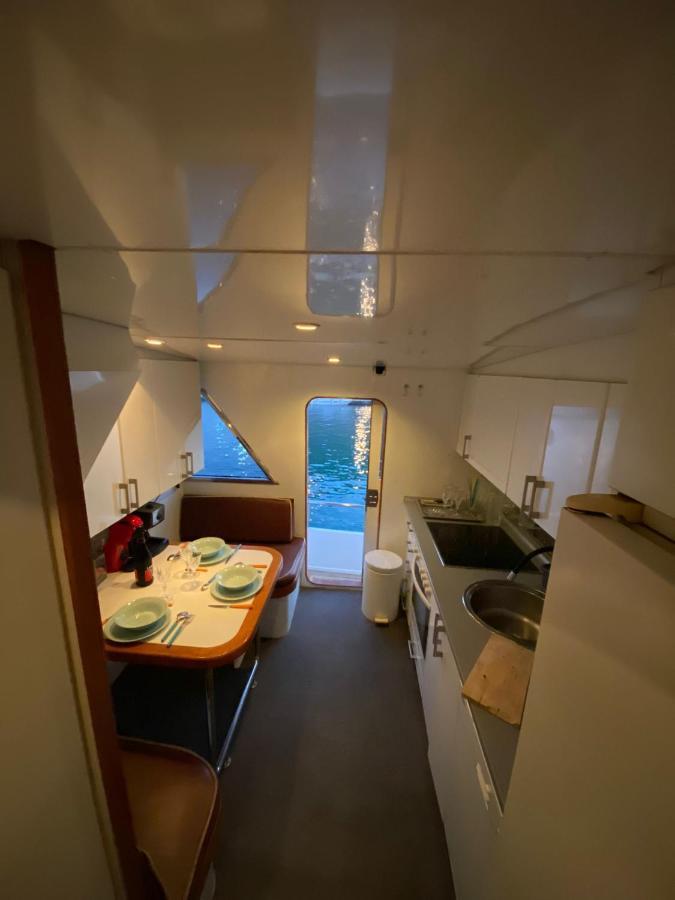 Amazing Boat To Sleep In Barcelona Hotel Сант Адриа де Бесос Екстериор снимка