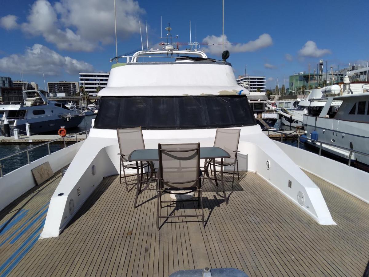 Amazing Boat To Sleep In Barcelona Hotel Сант Адриа де Бесос Екстериор снимка