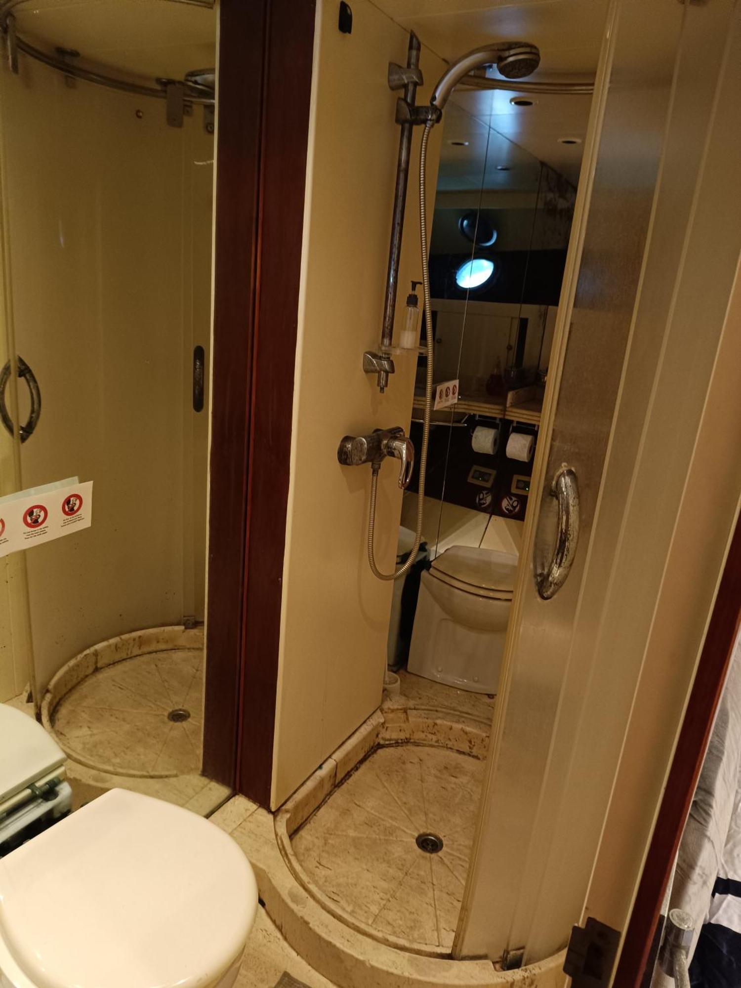 Amazing Boat To Sleep In Barcelona Hotel Сант Адриа де Бесос Екстериор снимка