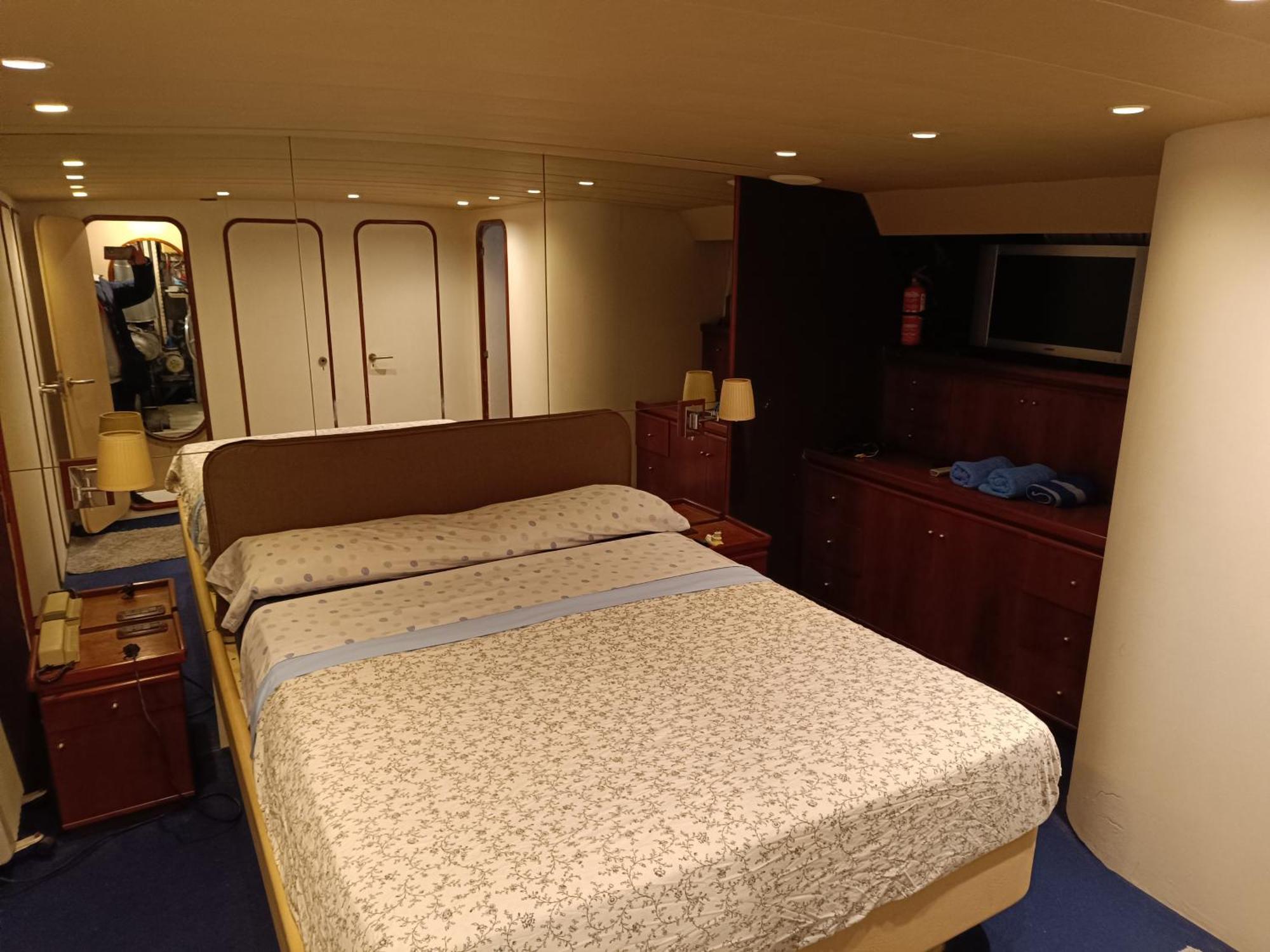 Amazing Boat To Sleep In Barcelona Hotel Сант Адриа де Бесос Екстериор снимка