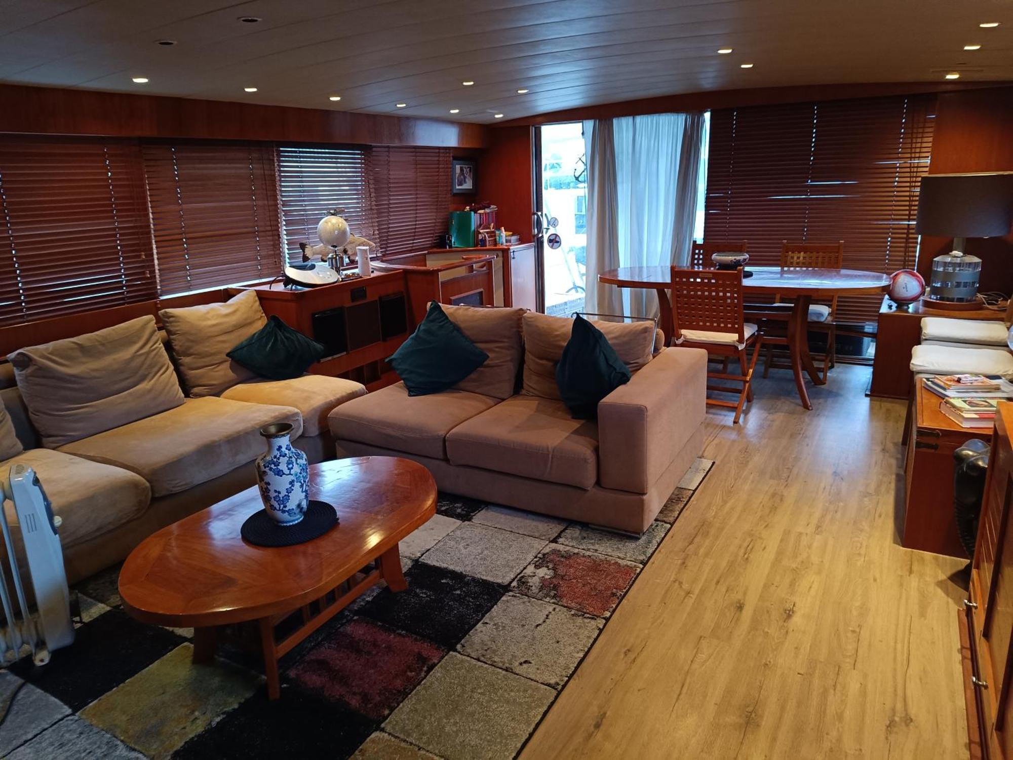 Amazing Boat To Sleep In Barcelona Hotel Сант Адриа де Бесос Екстериор снимка
