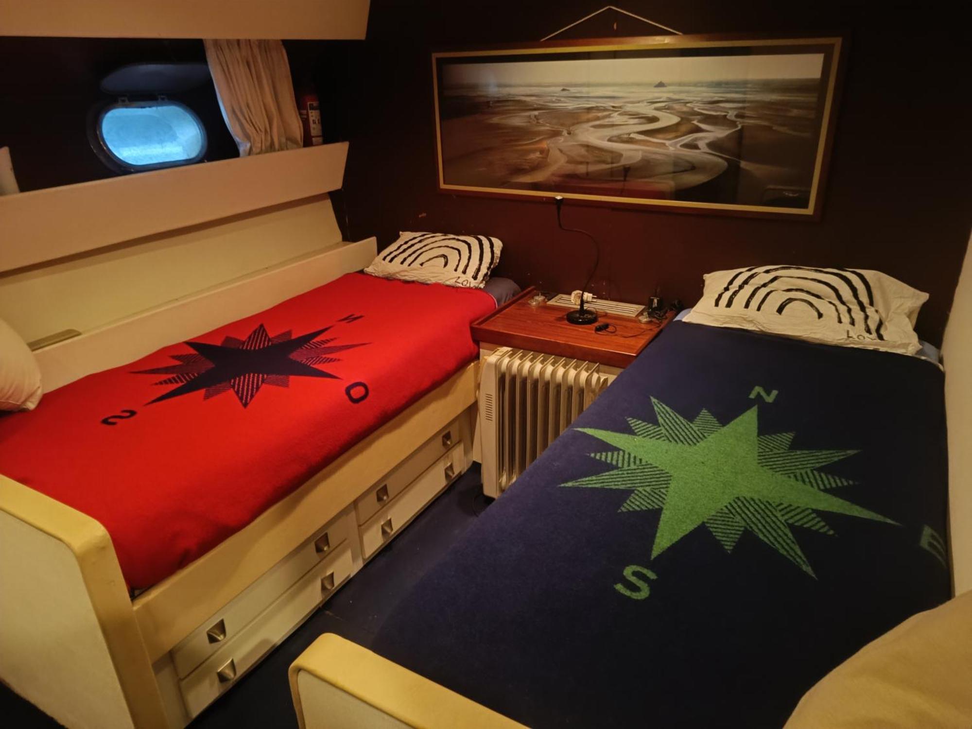Amazing Boat To Sleep In Barcelona Hotel Сант Адриа де Бесос Екстериор снимка